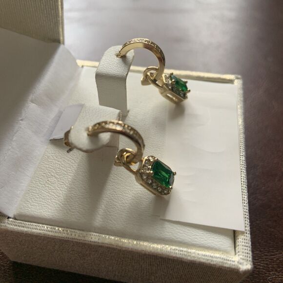 Green Clear Gold MAY BIRTHSTONE EMERALD COLOR DANGLE EARRINGS GV9 Stamp - Picture 4 of 7